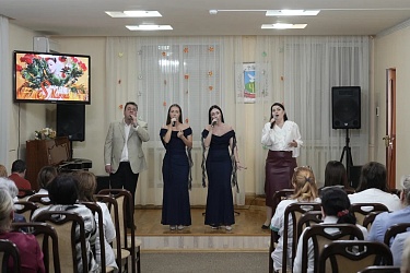 Весна на сцене и в сердце: Донецкий РАМТ в гостях у медиков Макеевки!